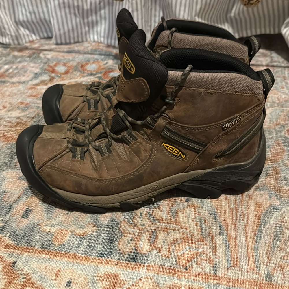 Keen hiking boots. Size 9-1/2 men’s